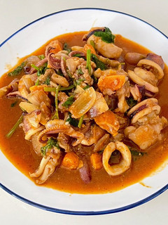 A picture of Stir-fried Squid with Salted Egg Yolk.