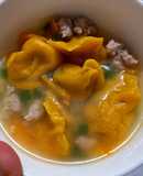 Hoành thánh bí đỏ cho bé