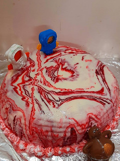 मिरर ग्लेज रेड वेलवेट आटा केक(mirror glaze red velvet aata cake recipe in Hindi) रेसिपी मुख्य फोटो