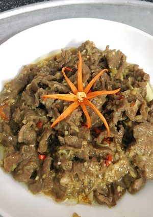 Hình của món Thịt bò xào sả ớt.