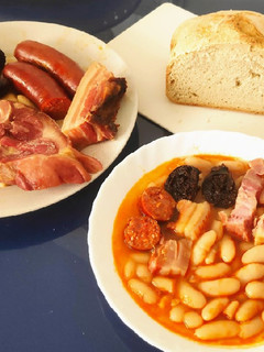 Una foto de Fabada Asturiana