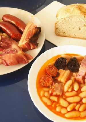 Una foto de Fabada Asturiana