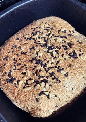 Una foto de Pan integral con semillas