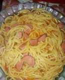 Guiso de fideo espaguetti con salchichas