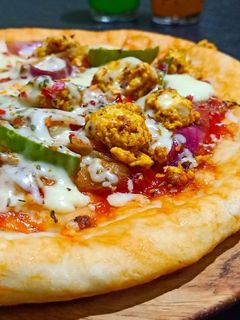পনির টিক্কা পিৎজা (Paneer tikka pizza recipe in Bengali) রেসিপির প্রধান ছবি