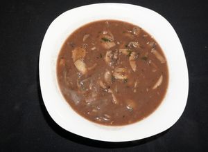 Una foto de Salsa de champiñones con vino cabernet sauvignon
