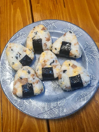 Langkah Mudah untuk Membuat Resep  Nasi kepal / onigiri yang Enak Banget, Lezat Sekali