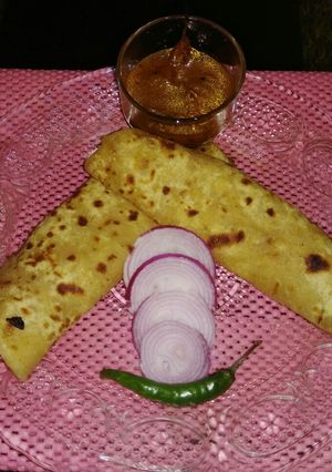 A picture of Spicy stuff onion paratha.