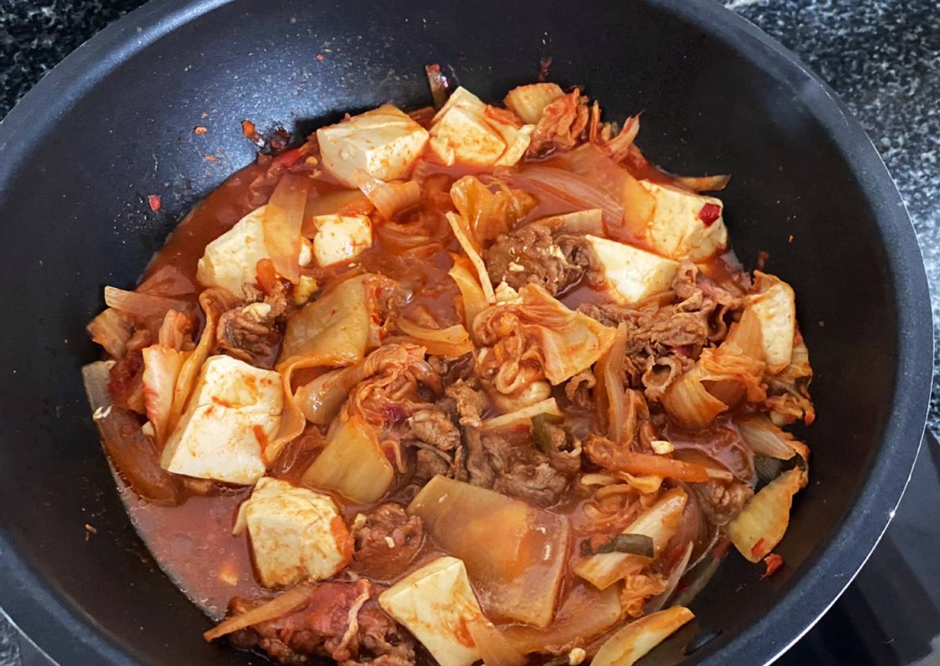 Kimchi beef stew(Kimchi-jiigae)