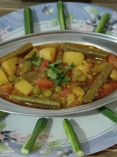 મીક્સ સરગવાનુ શાક (Mix Saragva Shak Recipe In Gujarati) રેસીપી મુખ્ય ફોટો