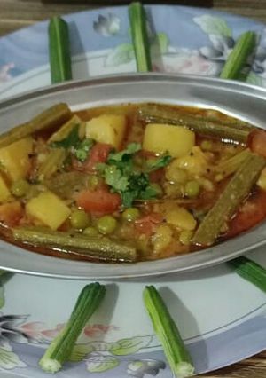 મીક્સ સરગવાનુ શાક (Mix Saragva Shak Recipe In Gujarati) રેસીપી મુખ્ય ફોટો