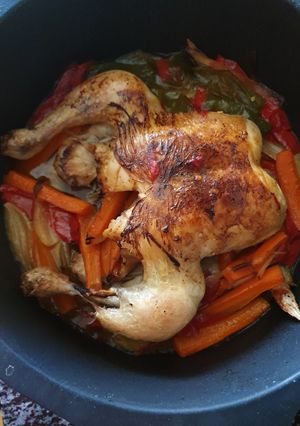 Una foto de Pollo con verduras al horno