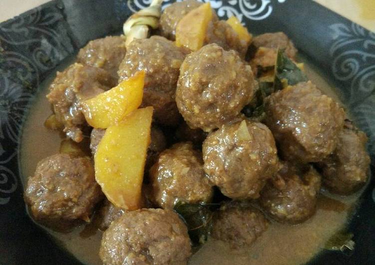 Bola daging + kentang