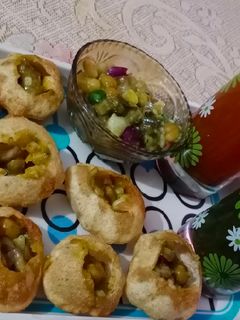 गोल गप्पे (Gol Gappe recipe in Hindi) रेसिपी मुख्य फोटो