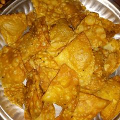 A picture of Khasta papdi.
