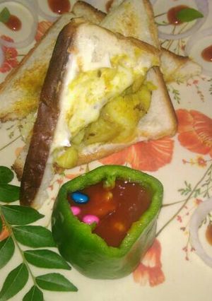 A picture of Potato cheese sandwich.
