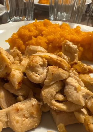 Una foto de Salteado rápido al ajillo