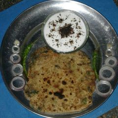 A picture of Aloo paratha.