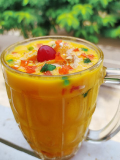 मैंगो शेक (Mango Shake recipe in hindi) रेसिपी मुख्य फोटो