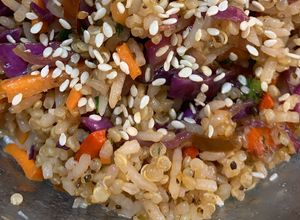 Una foto de Arroz frito de vegetales