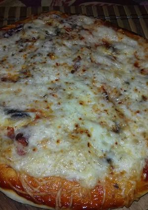Egyszerű pizza házilag recept fotója