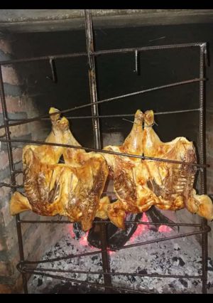 Una foto de Pollo al asador con limón