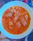 Гуляш з лопатки з овочами в мультиварці