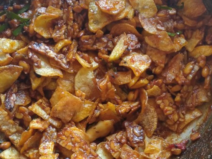 Cara Gampang Menyiapkan Resep Kering tempe kentang pedas manis yang Lezat Sekali Anti Ribet, Lezat