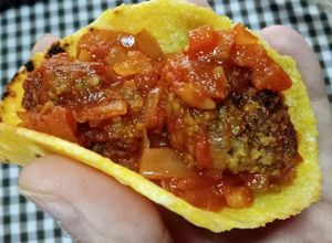 Una foto de Albóndigas de carne en tortilla de maíz (taquitos)