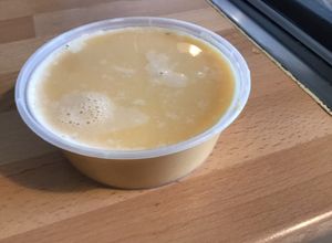 Une photo de Bouillon de butternut à l ail et laurier