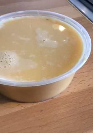 Une photo de Bouillon de butternut à l ail et laurier