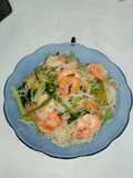 Bún gạo xào tôm thịt