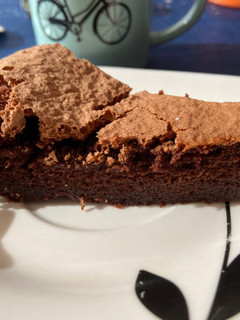 Una foto de Torta de chocolate súper húmeda sin tacc
