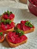 Buraczany hummus