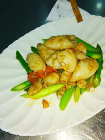 Resep Tumis Baby cumi dengan Asparagus yang Bisa Manjain Lidah