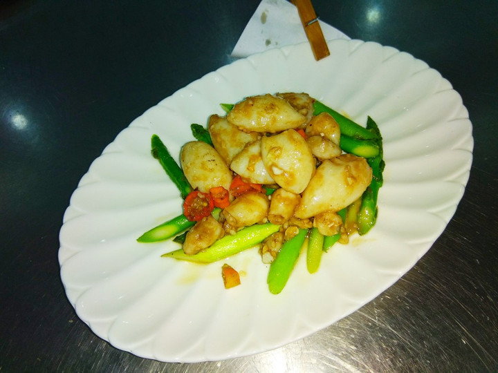 Resep Tumis Baby cumi dengan Asparagus yang Bisa Manjain Lidah