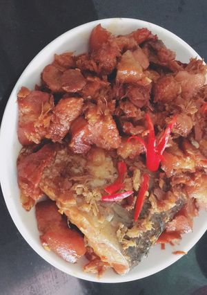 Hình của món Cá kho thịt.