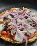 "Pizza" con base de coliflor al sartén🍕🧀🍖🥫🍅