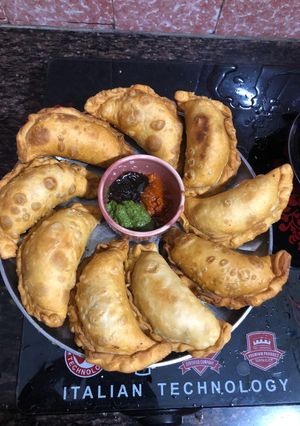 જામનગર ના તીખા ઘૂઘરા (Jamnagar Tikha Ghughra Recipe In Gujarati) રેસીપી મુખ્ય ફોટો