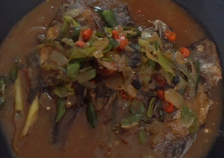 Cara buat Ikan Mujair Saus Padang yang enak dan Mudah Dibuat
