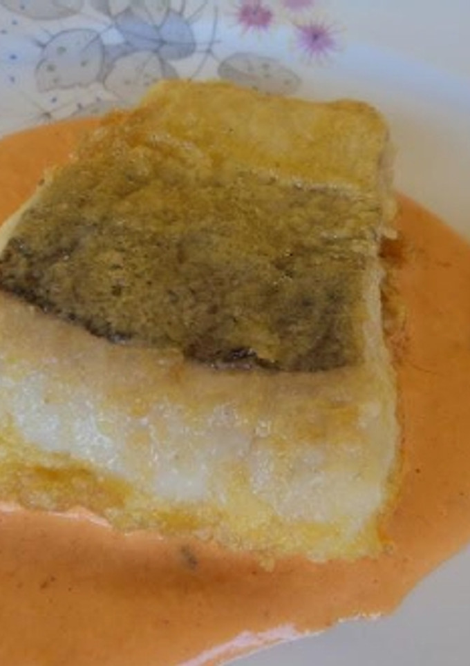 Una foto de Merluza en salsa de piquillos