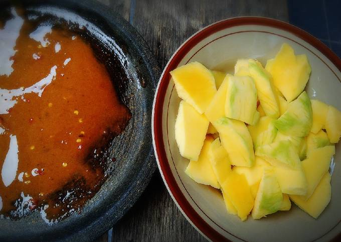 Ternyata begini loh! Cara termudah membuat Rujak mangga dijamin lezat