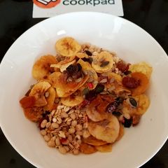 A picture of My Granola & Banana Crisps. 💙.