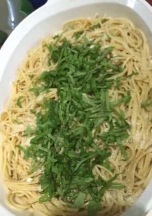 Una foto de Pasta con Albahaca y Parmesano