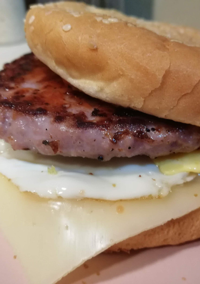 Una foto de Hamburguesa al estilo Peke