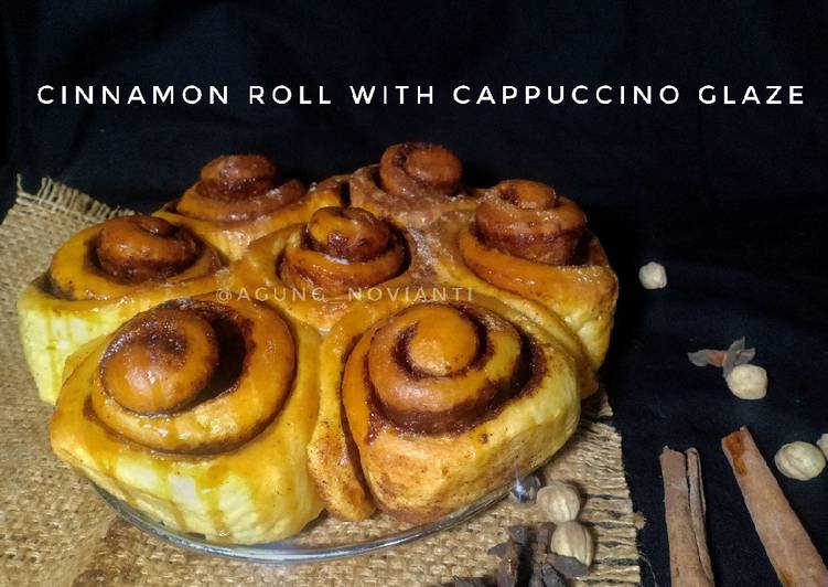 Cinnamon Roll with Cappuccino Glaze