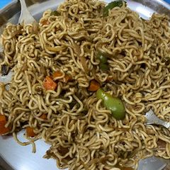 A picture of Thai stir fry noodles.