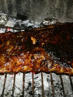 Foto principal de Costillar de cerdo a la brasa con patatas asadas