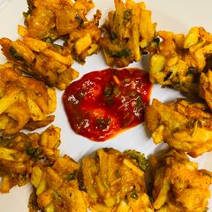 A picture of Potatoes and chicken pakora #Christmasgift.
