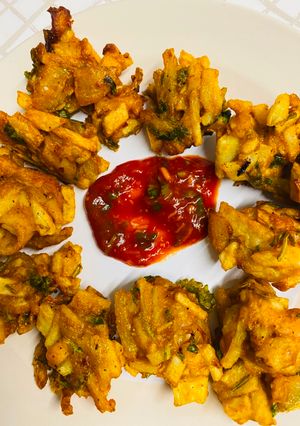A picture of Potatoes and chicken pakora #Christmasgift.